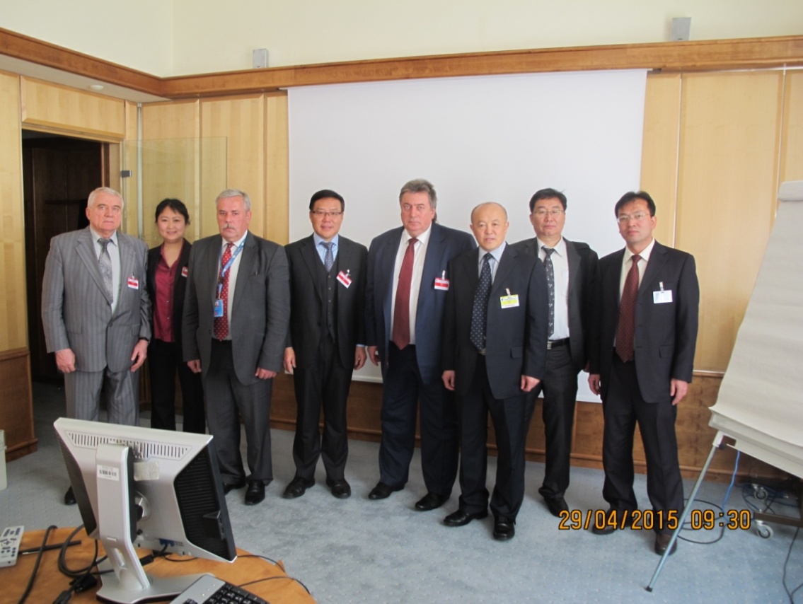 Переговори з Китайською делегацією щодо спільного Українсько-Китайського Семінару з обміну досвідом і залученням в Україну інвестицій Китаю. Женева, квітень 2015 р.